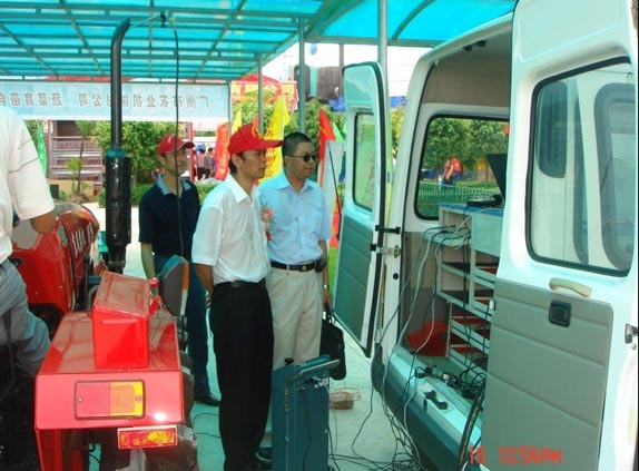 農(nóng)業(yè)部領(lǐng)導(dǎo)參觀我公司產(chǎn)品